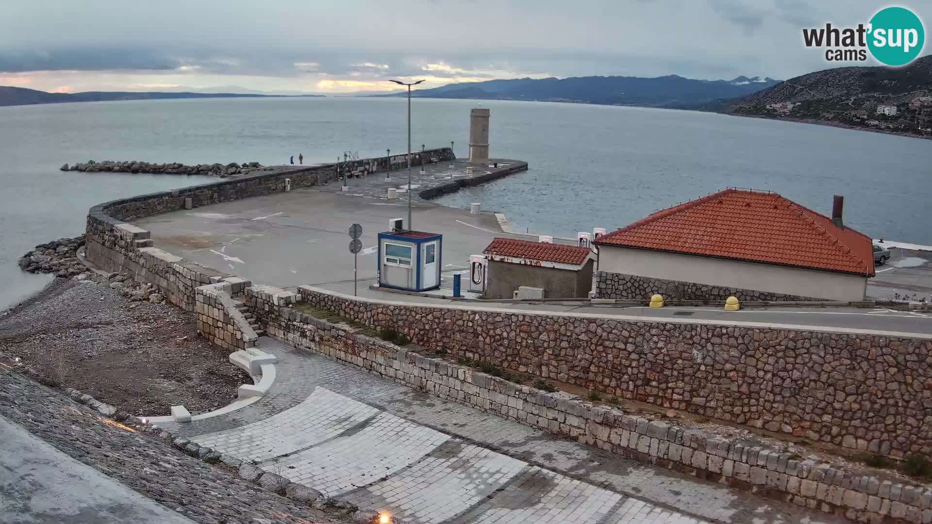 Webcam puerto de Senj – Rompeolas y faro en directo