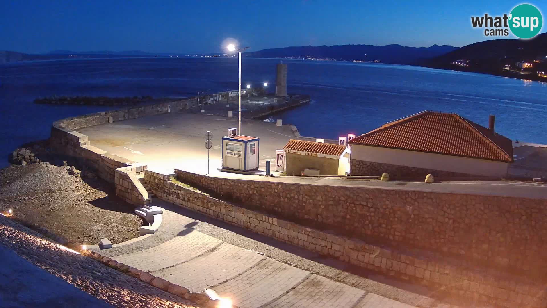 Senj Hafen Webcam – Wellenbrecher & Leuchtturm Liveblick