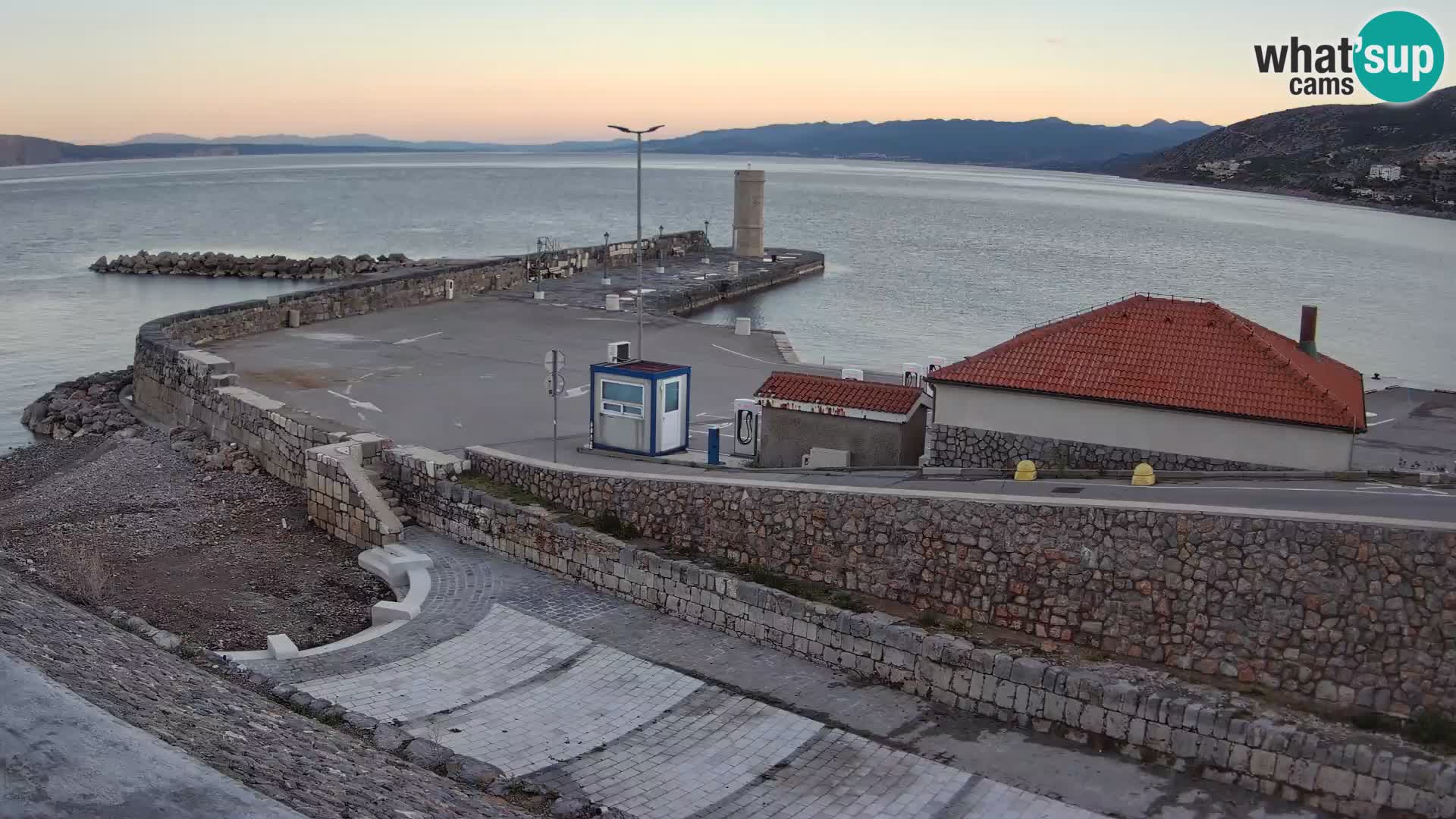 Webcam puerto de Senj – Rompeolas y faro en directo
