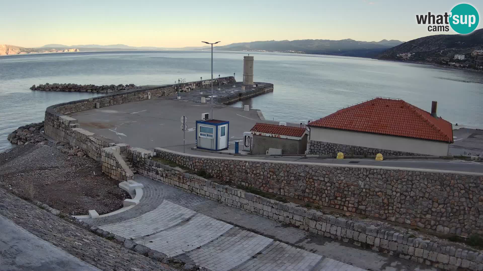 Web kamera Senj luka – Lukobran i svjetionik uživo