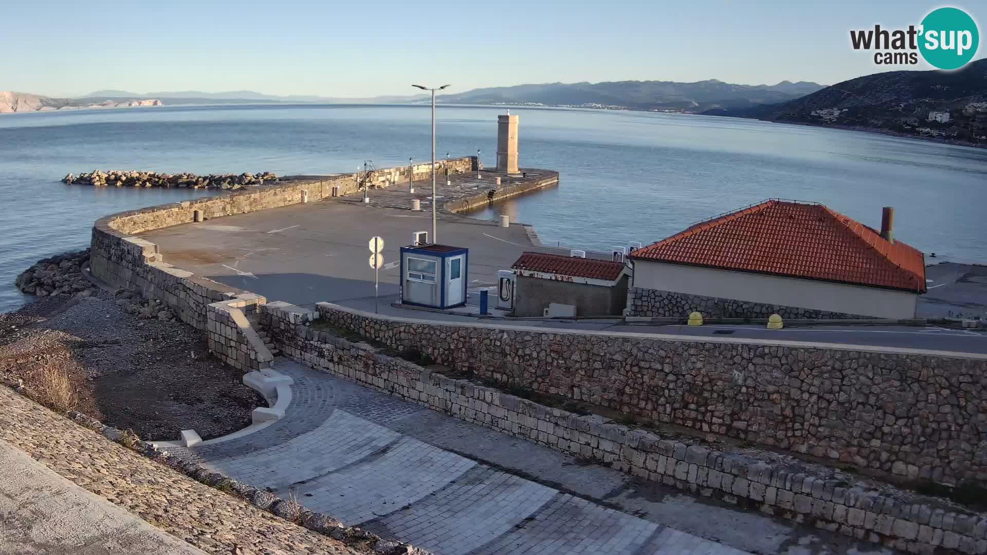 Webcam port de Senj – Vue sur la jetée et le phare