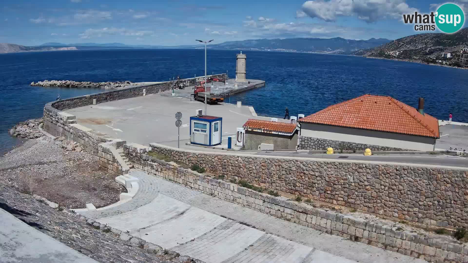 Webcam port de Senj – Vue sur la jetée et le phare