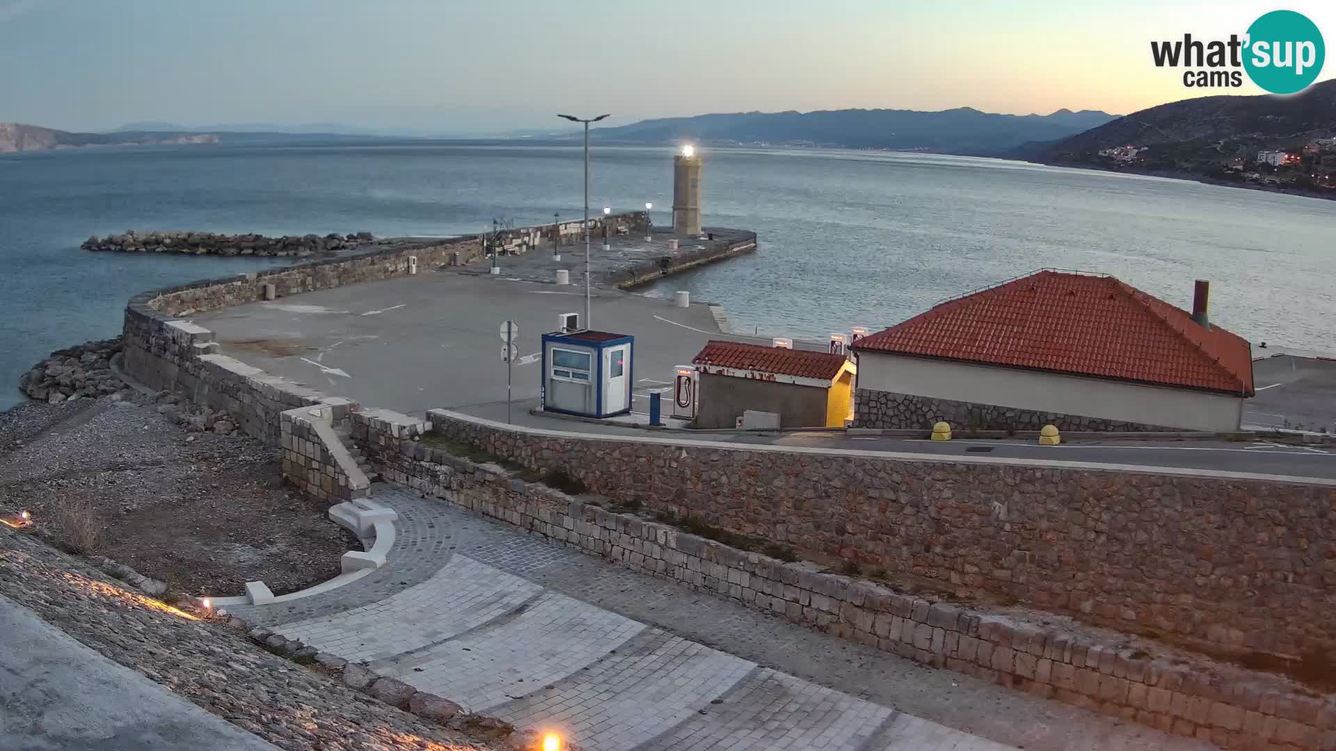 Webcam puerto de Senj – Rompeolas y faro en directo