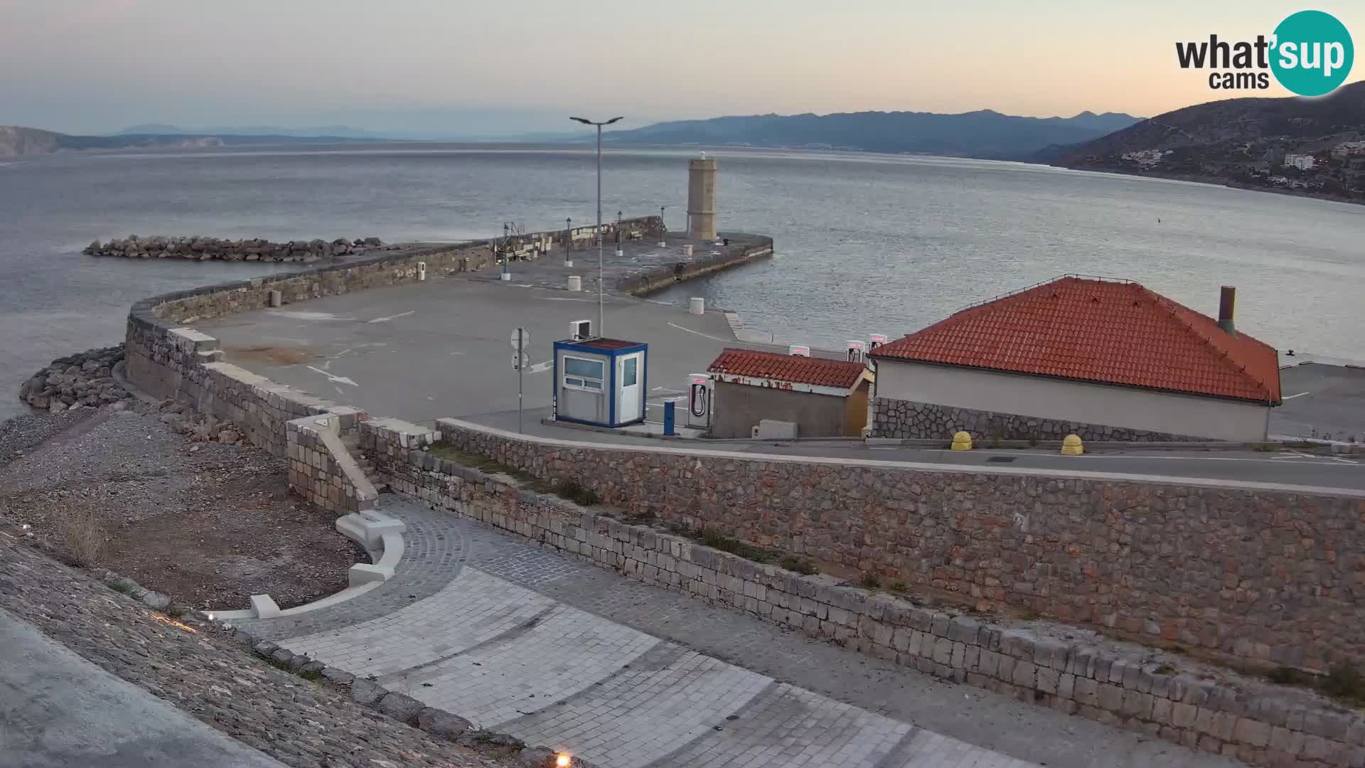 Webcam puerto de Senj – Rompeolas y faro en directo