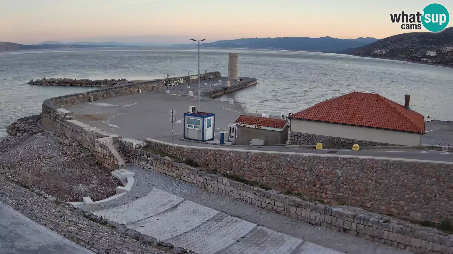 Webcam Porto di Segna – Frangiflutti e Faro in diretta