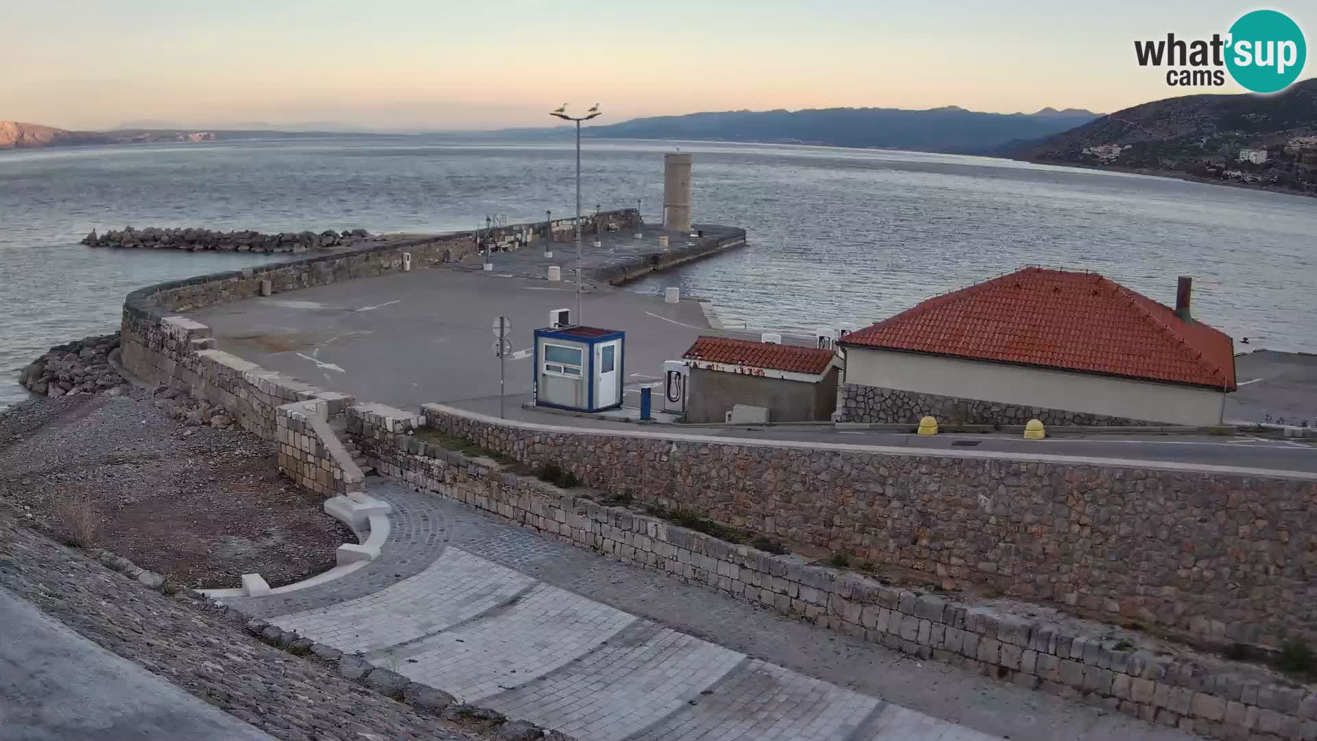 Web kamera Senj luka – Lukobran i svjetionik uživo