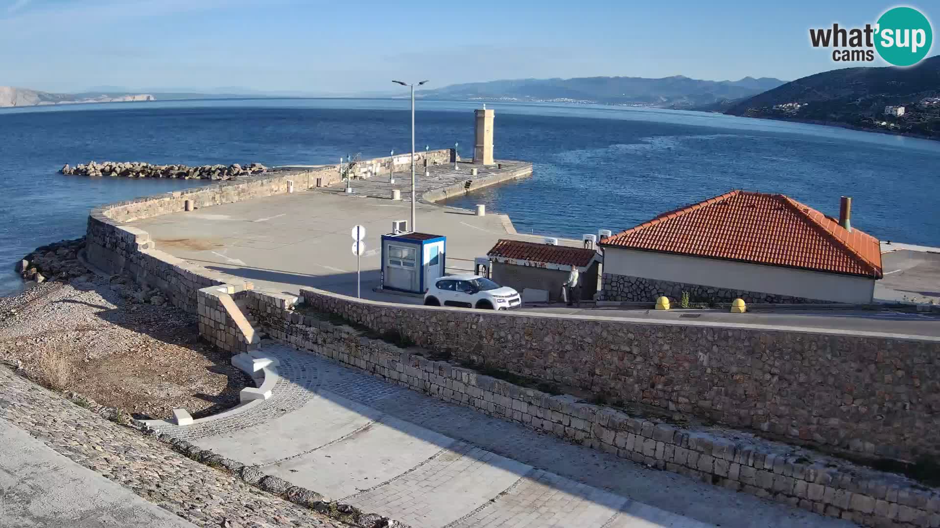 Webcam port de Senj – Vue sur la jetée et le phare