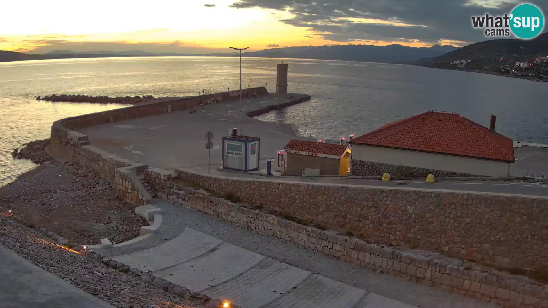 Webcam puerto de Senj – Rompeolas y faro en directo