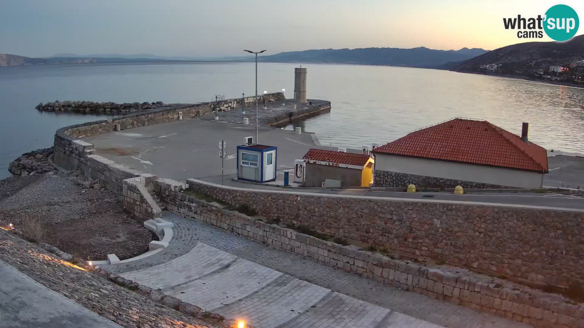 Webcam port de Senj – Vue sur la jetée et le phare