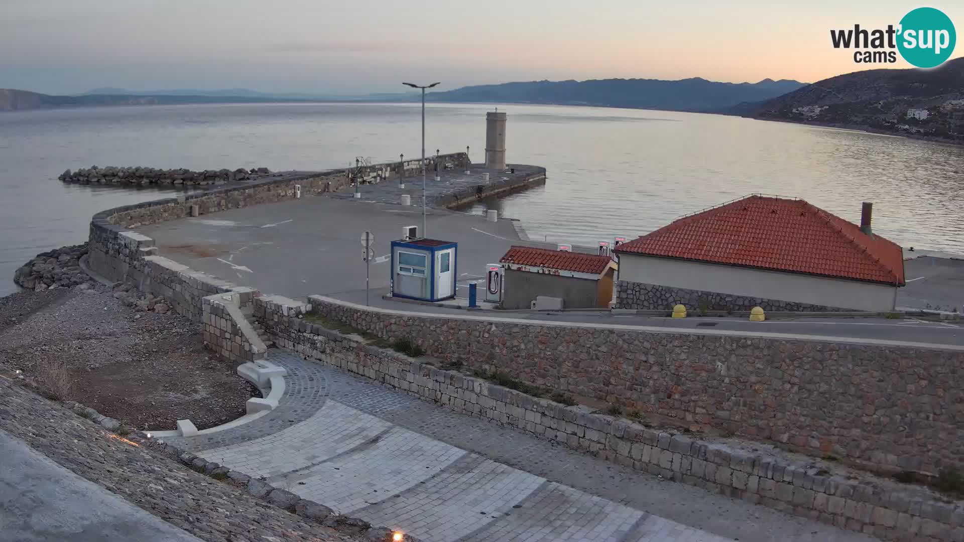 Web kamera Senj luka – Lukobran i svjetionik uživo