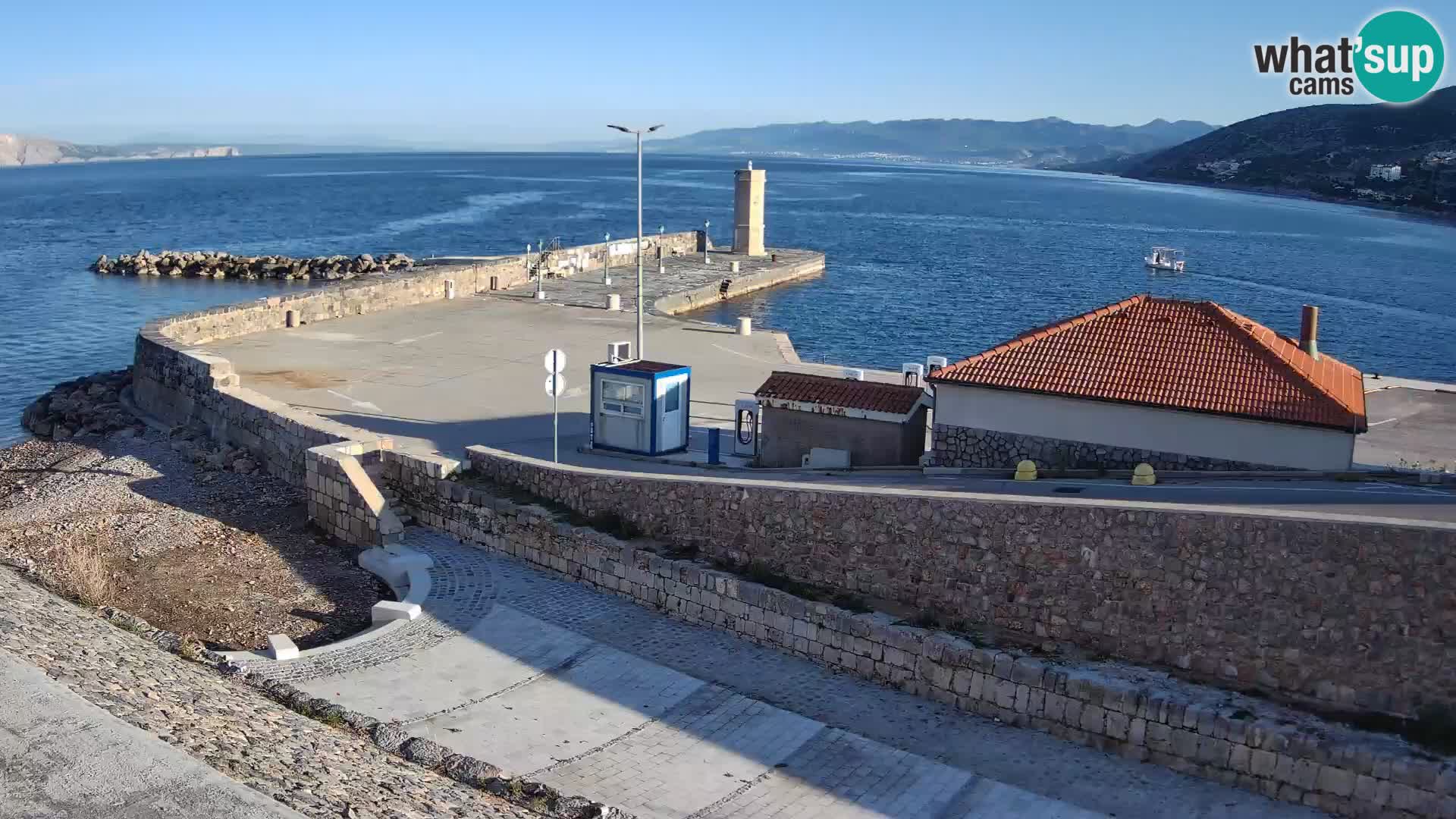 Webcam port de Senj – Vue sur la jetée et le phare