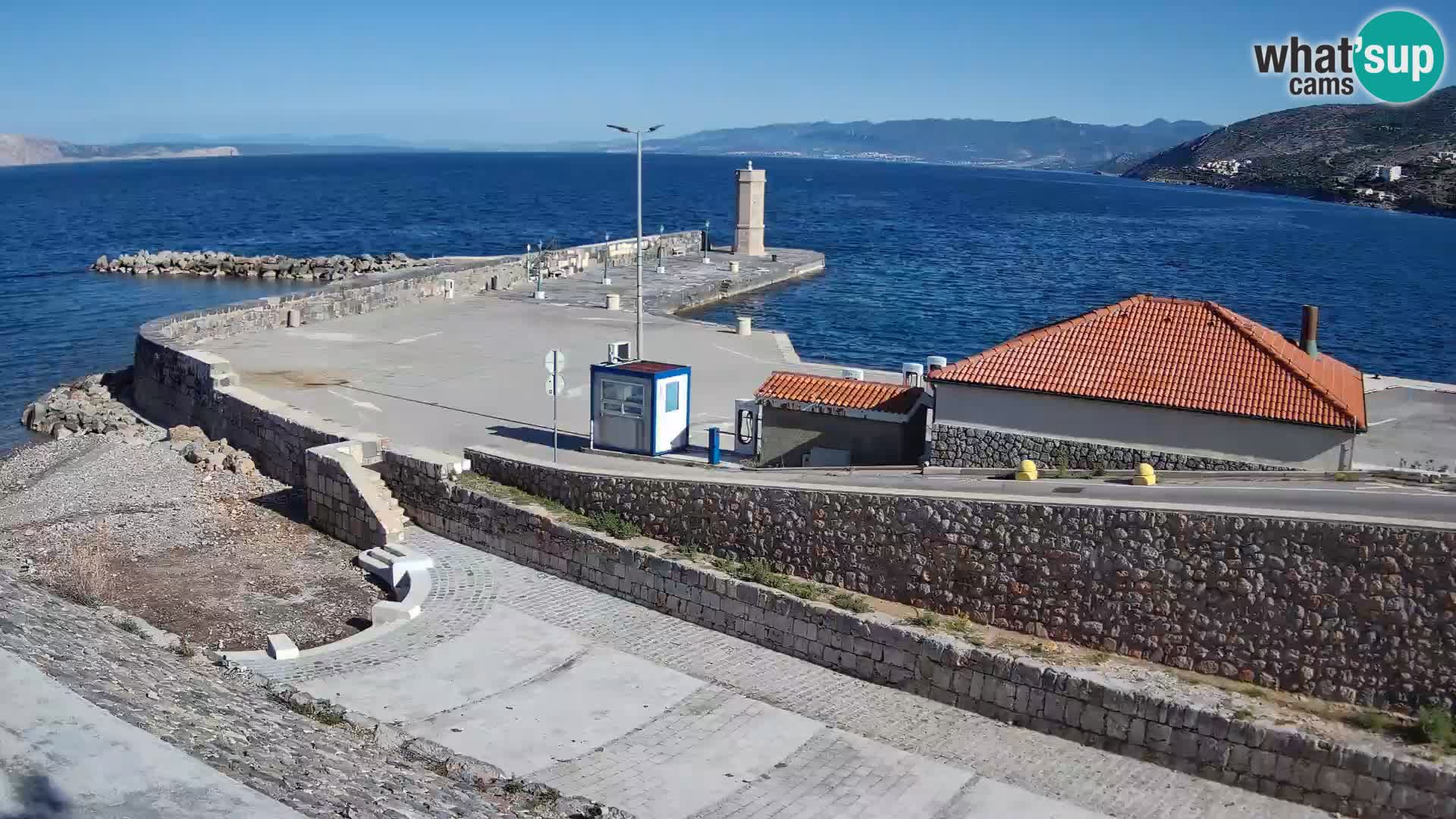 Webcam port de Senj – Vue sur la jetée et le phare