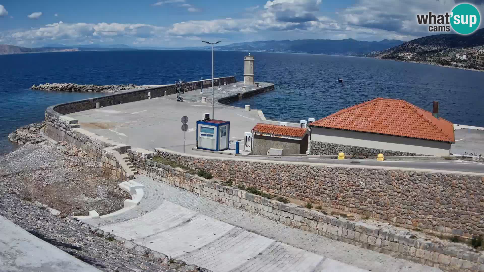 Webcam port de Senj – Vue sur la jetée et le phare