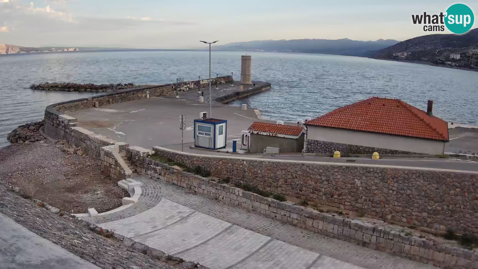 Web kamera Senj luka – Lukobran i svjetionik uživo