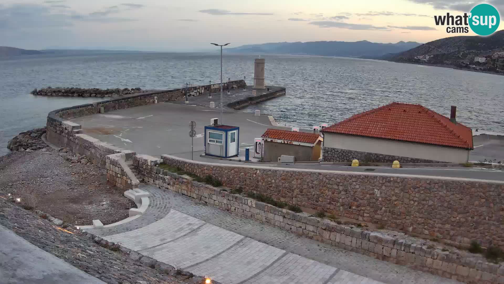 Webcam port de Senj – Vue sur la jetée et le phare
