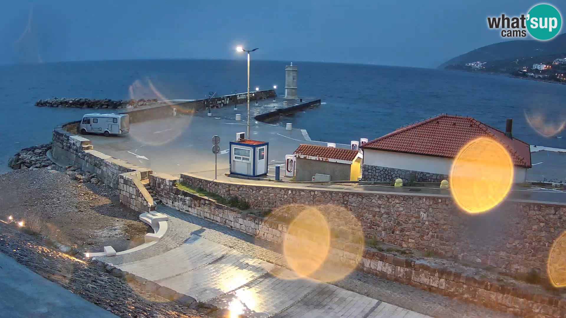 Webcam puerto de Senj – Rompeolas y faro en directo