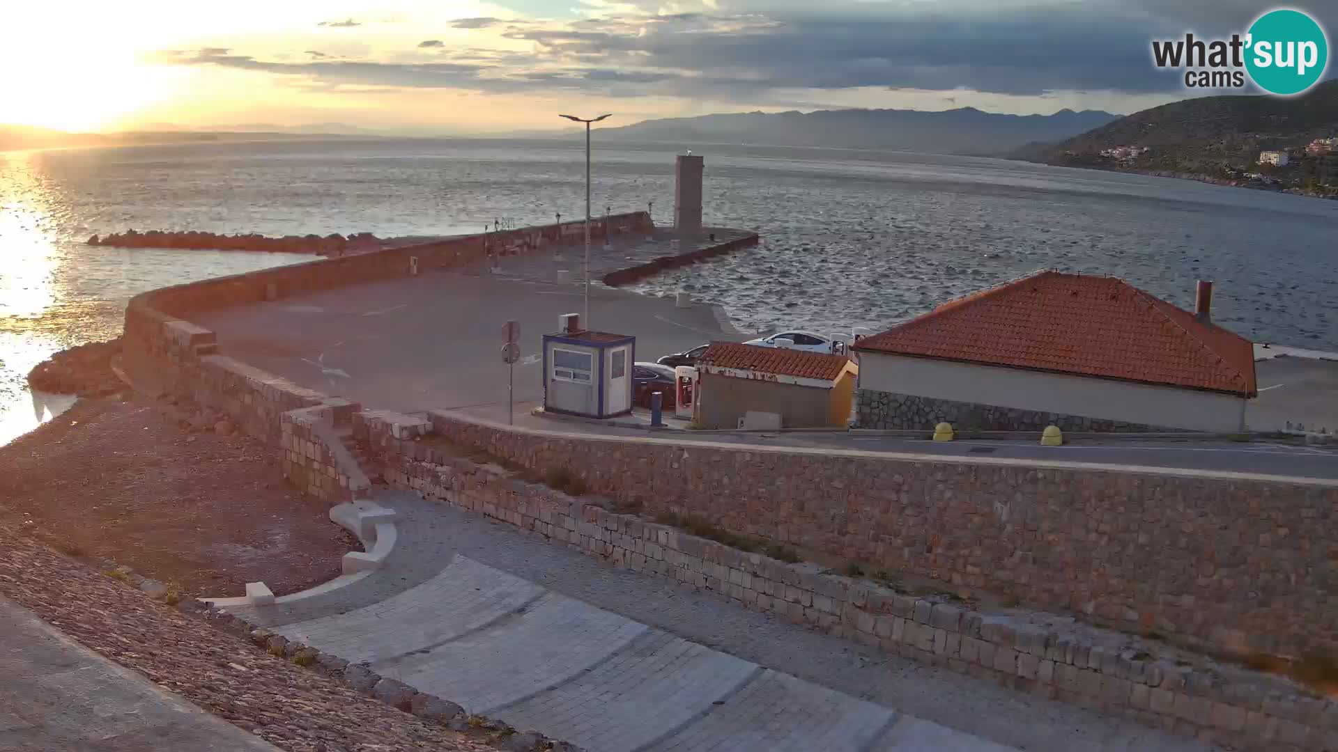 Senj Hafen Webcam – Wellenbrecher & Leuchtturm Liveblick