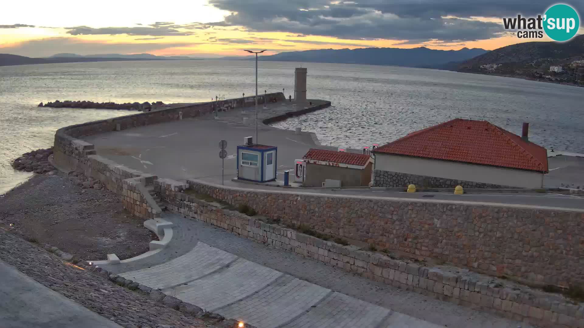 Webcam port de Senj – Vue sur la jetée et le phare
