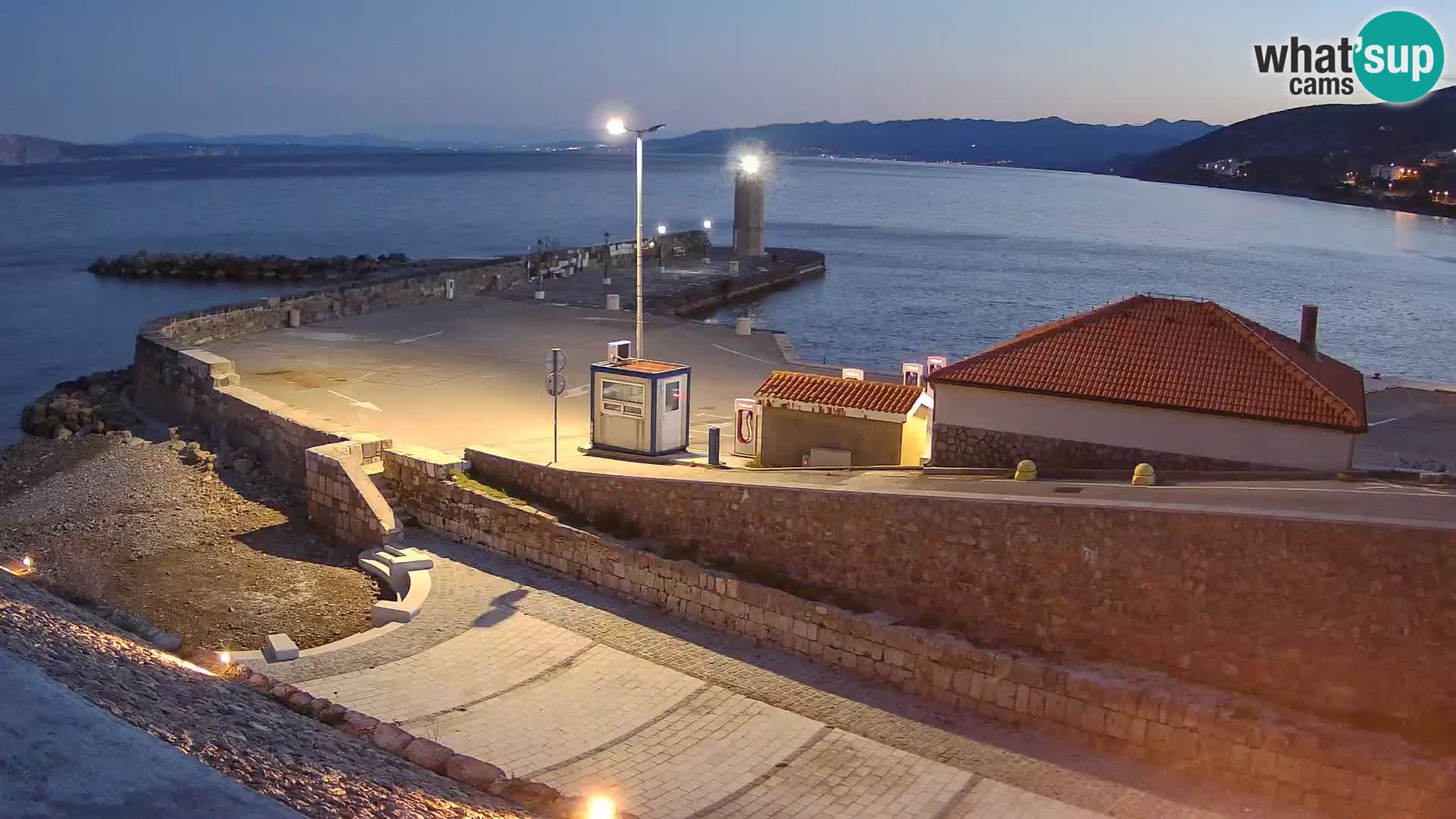 Webcam puerto de Senj – Rompeolas y faro en directo