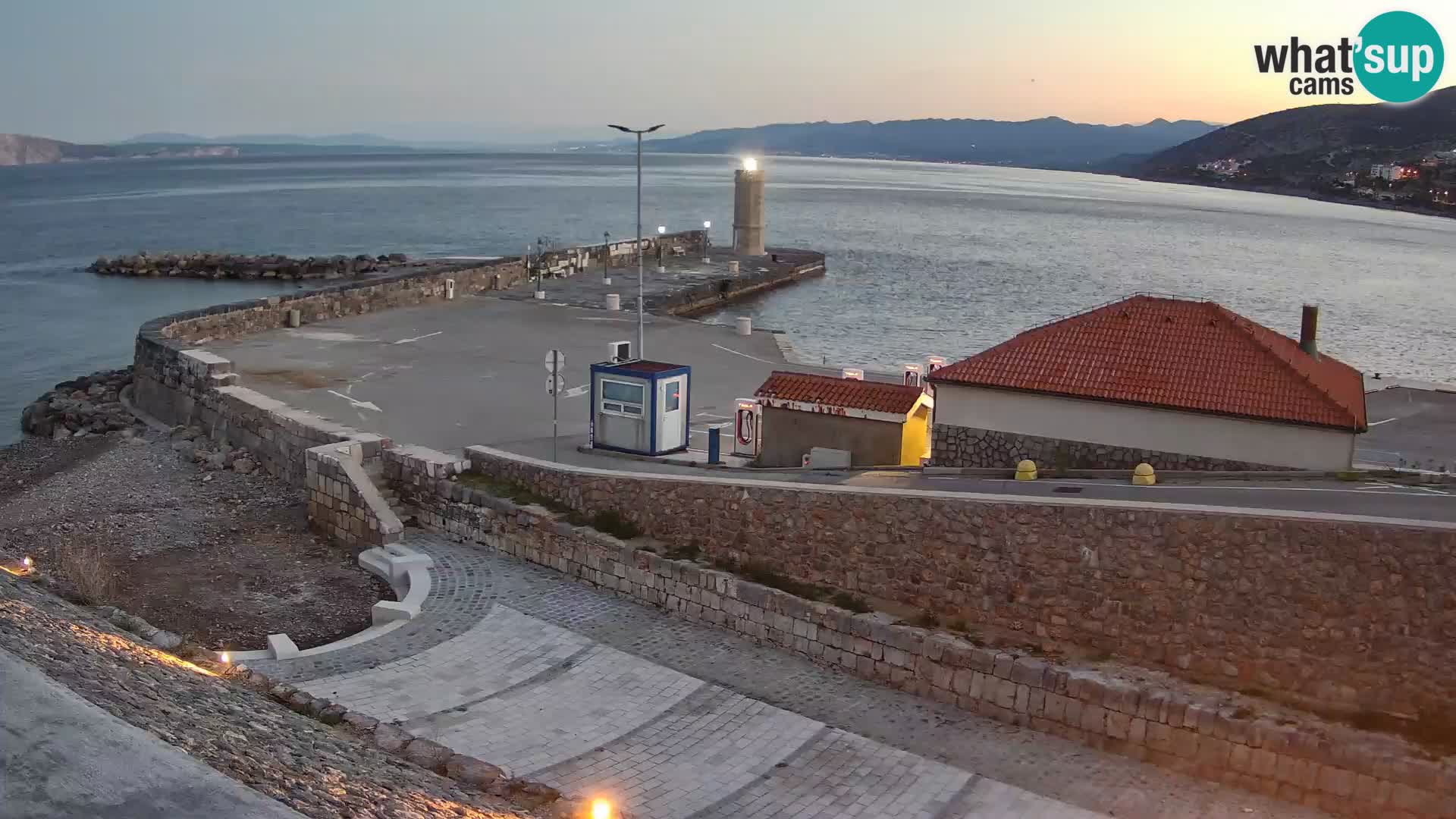 Webcam port de Senj – Vue sur la jetée et le phare