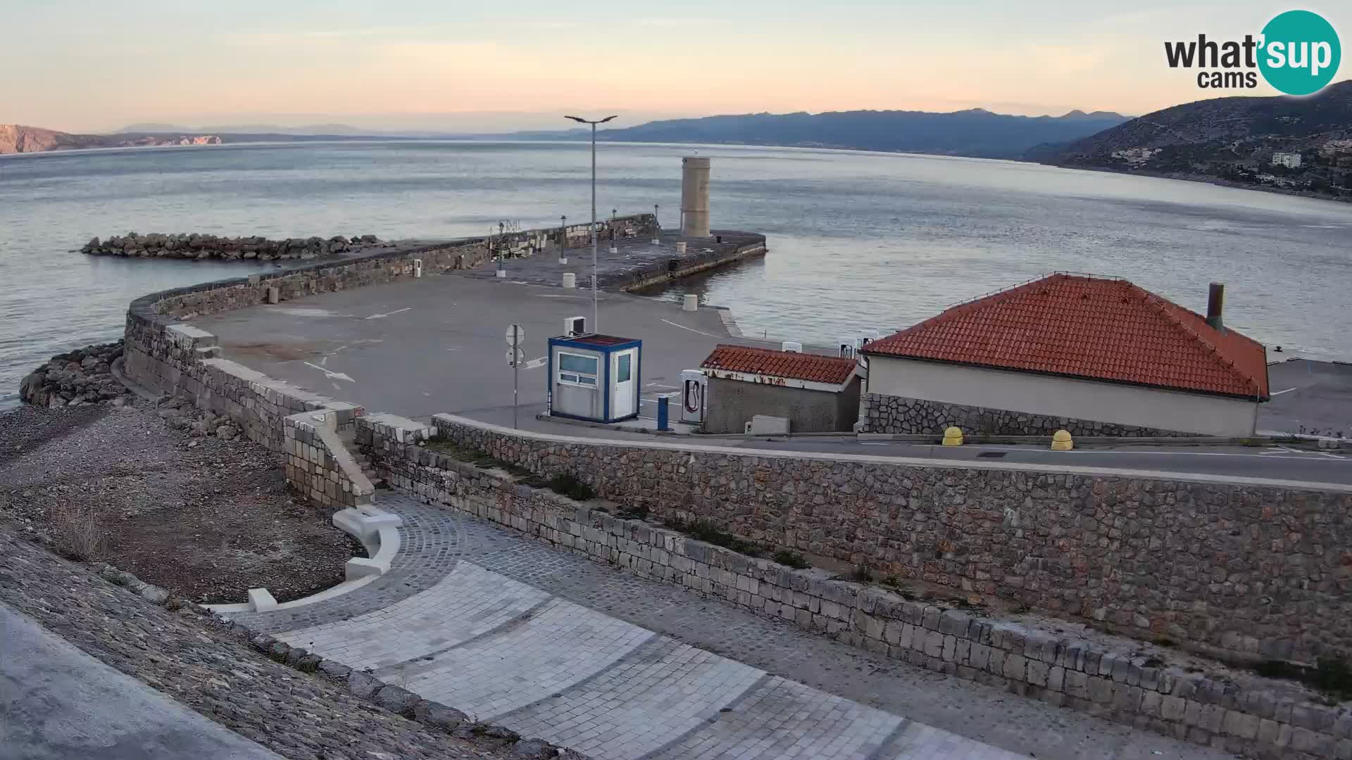Web kamera Senj luka – Lukobran i svjetionik uživo