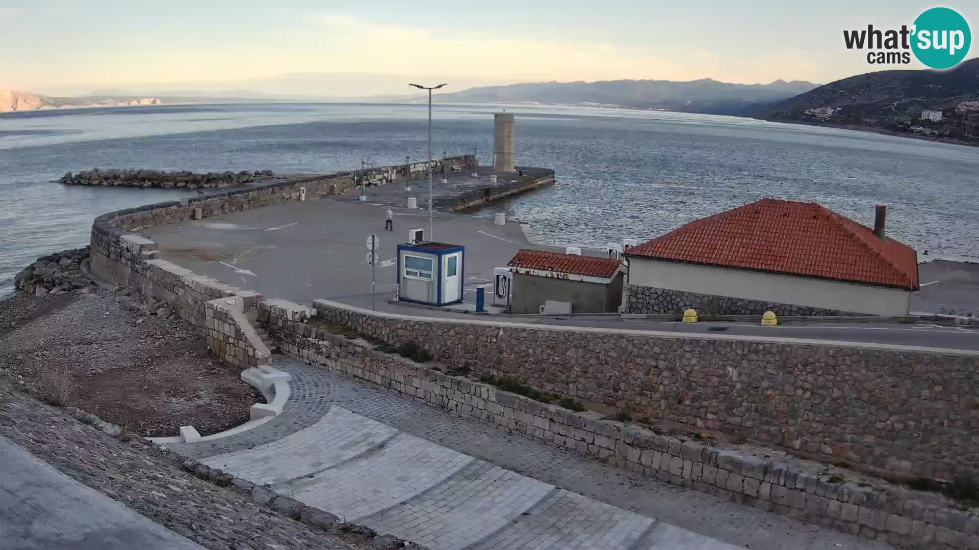 Senj Hafen Webcam – Wellenbrecher & Leuchtturm Liveblick