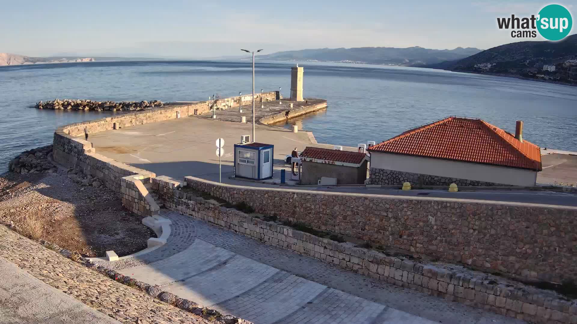 Webcam port de Senj – Vue sur la jetée et le phare