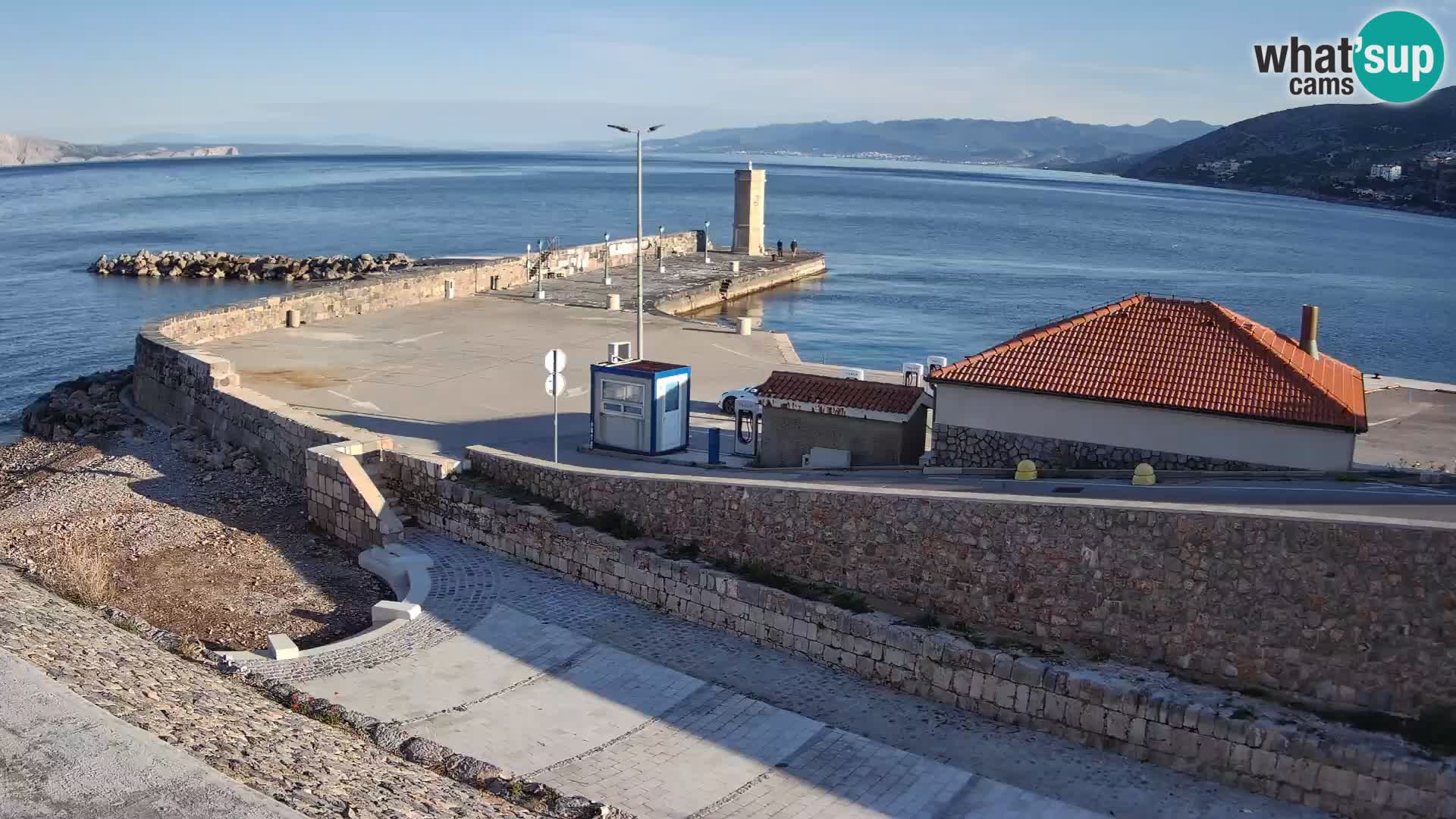 Senj Hafen Webcam – Wellenbrecher & Leuchtturm Liveblick