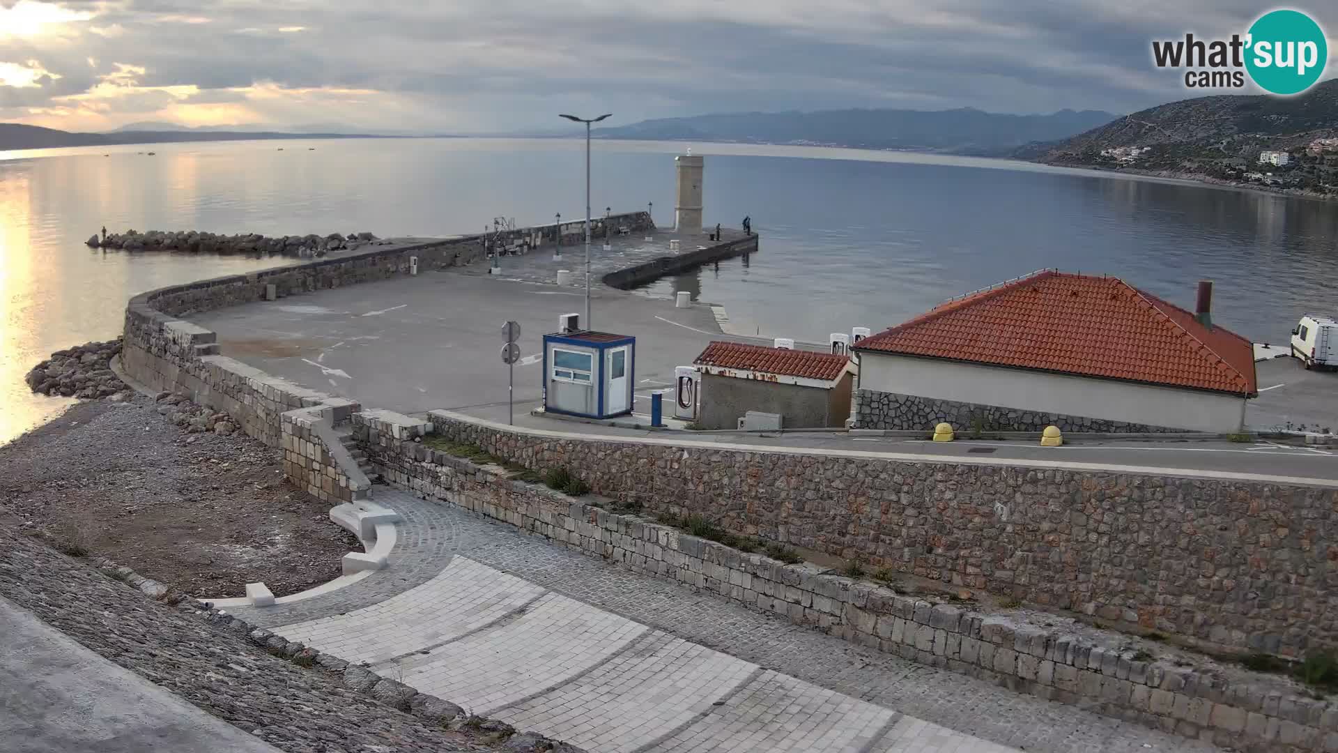 Webcam port de Senj – Vue sur la jetée et le phare