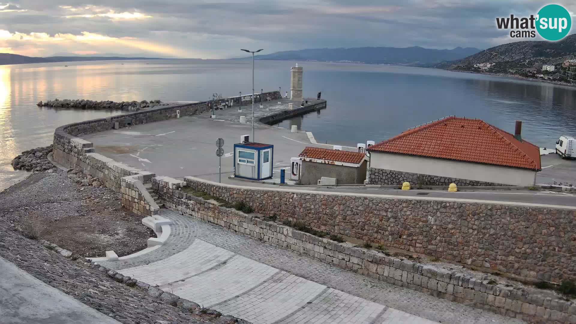 Web kamera Senj luka – Lukobran i svjetionik uživo