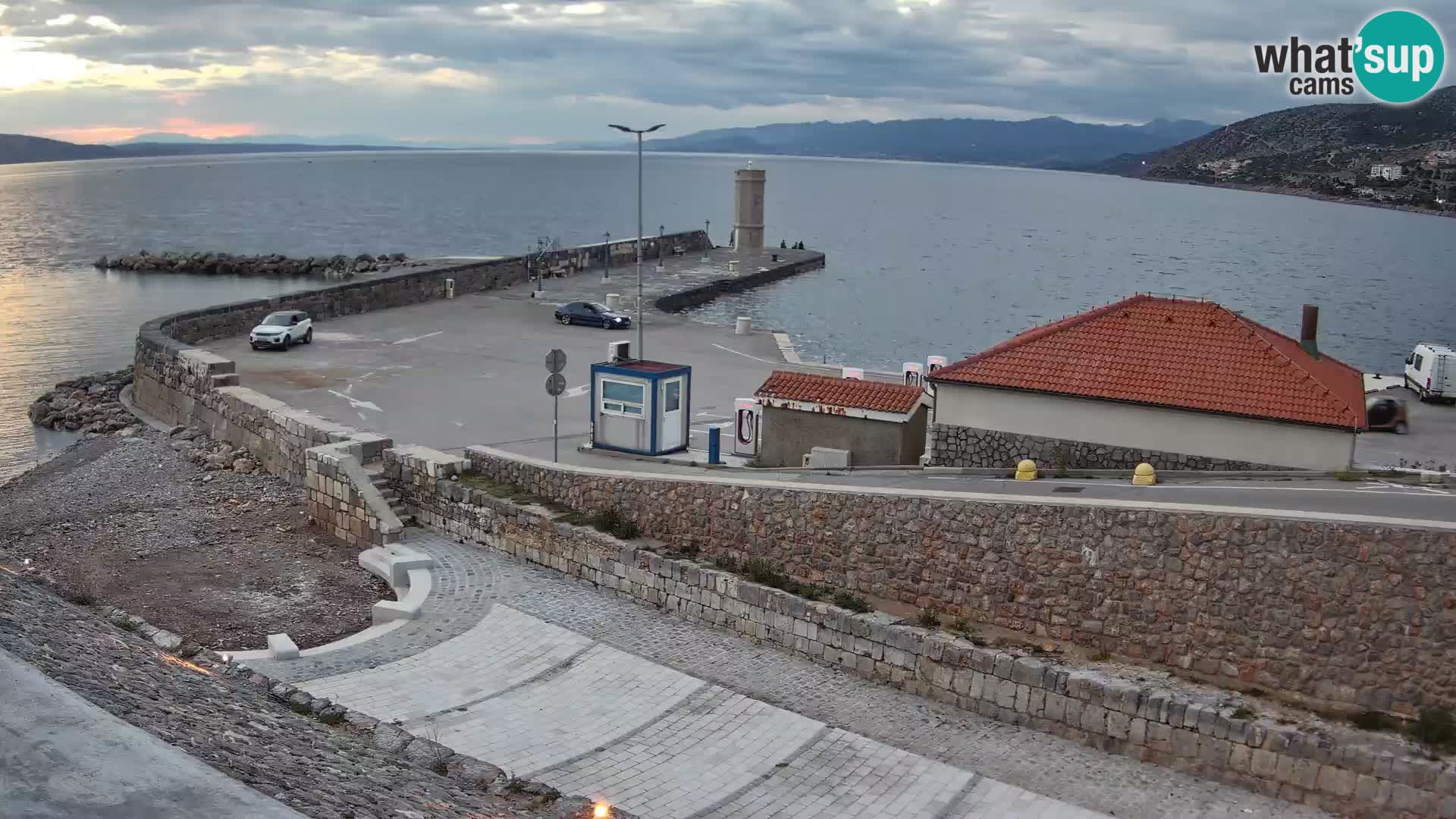 Webcam port de Senj – Vue sur la jetée et le phare
