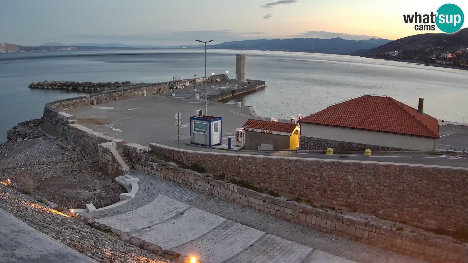 Senj Hafen Webcam – Wellenbrecher & Leuchtturm Liveblick