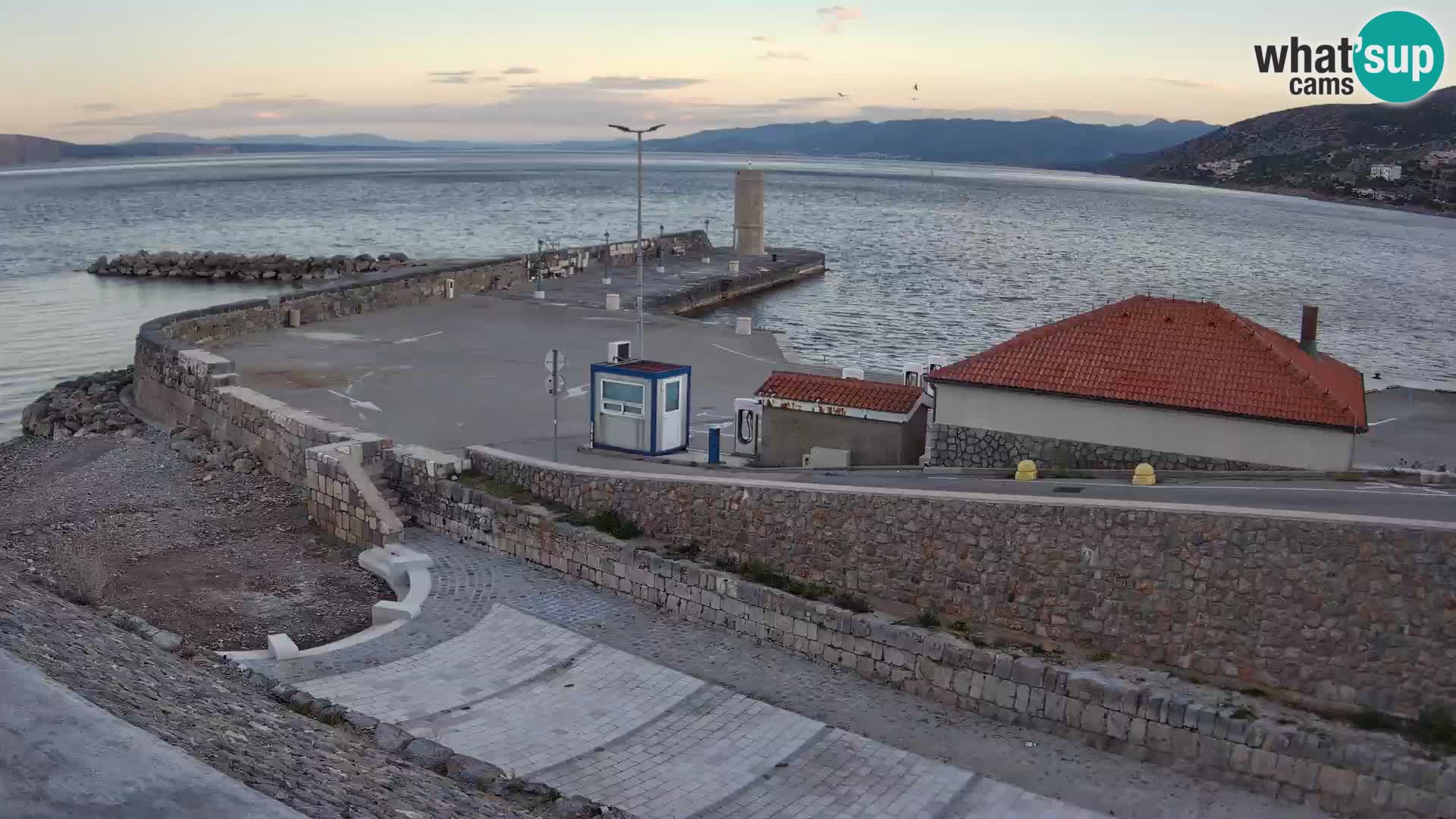 Senj Hafen Webcam – Wellenbrecher & Leuchtturm Liveblick
