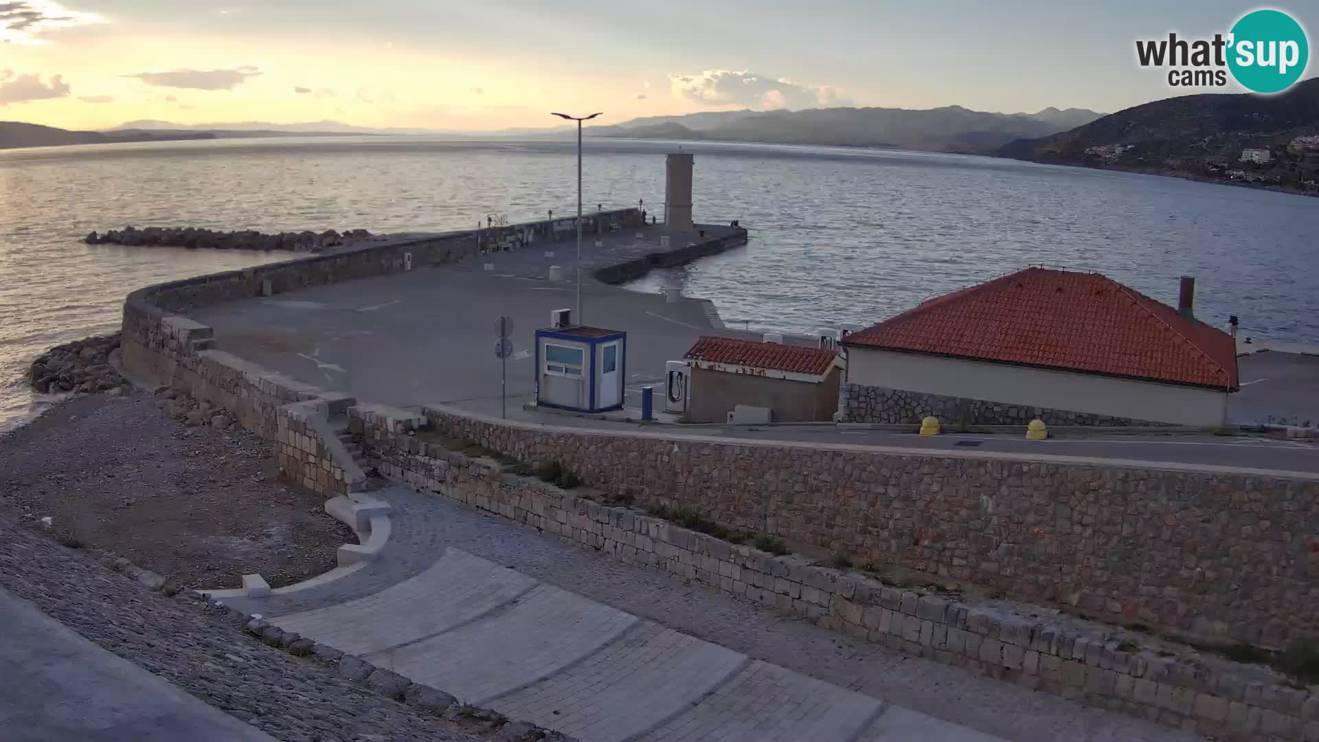 Web kamera Senj luka – Lukobran i svjetionik uživo