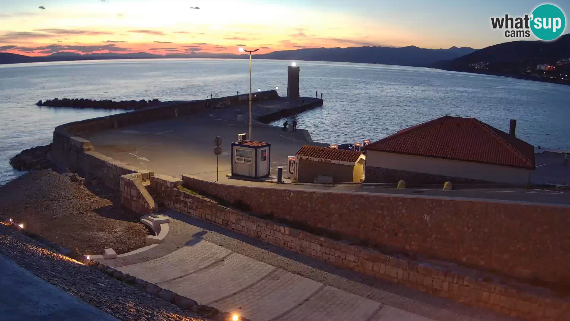 Senj Hafen Webcam – Wellenbrecher & Leuchtturm Liveblick