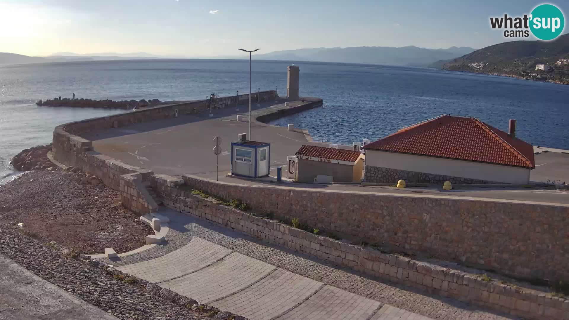Webcam port de Senj – Vue sur la jetée et le phare