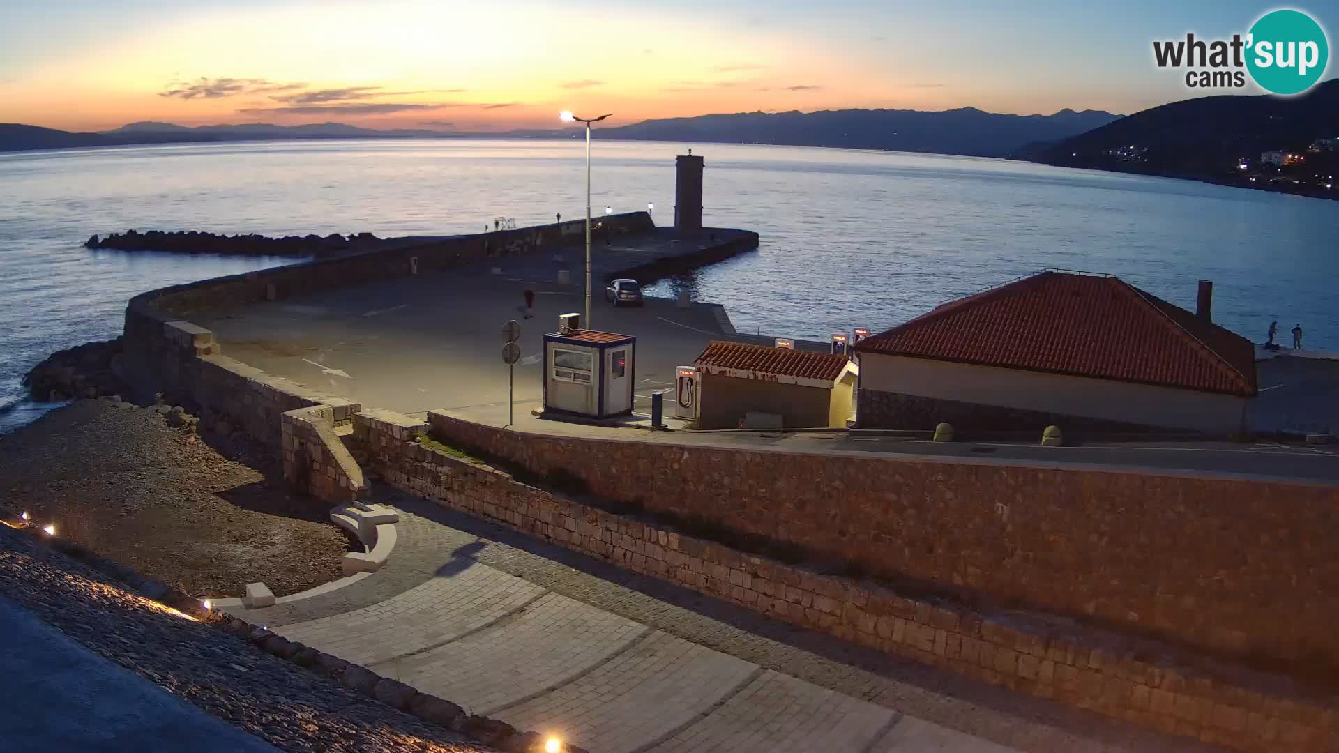 Webcam puerto de Senj – Rompeolas y faro en directo