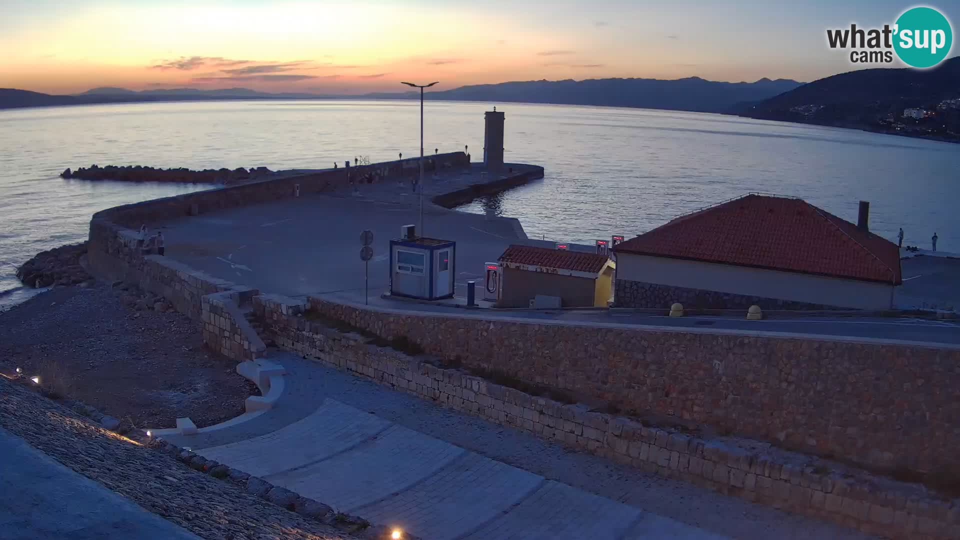 Webcam puerto de Senj – Rompeolas y faro en directo