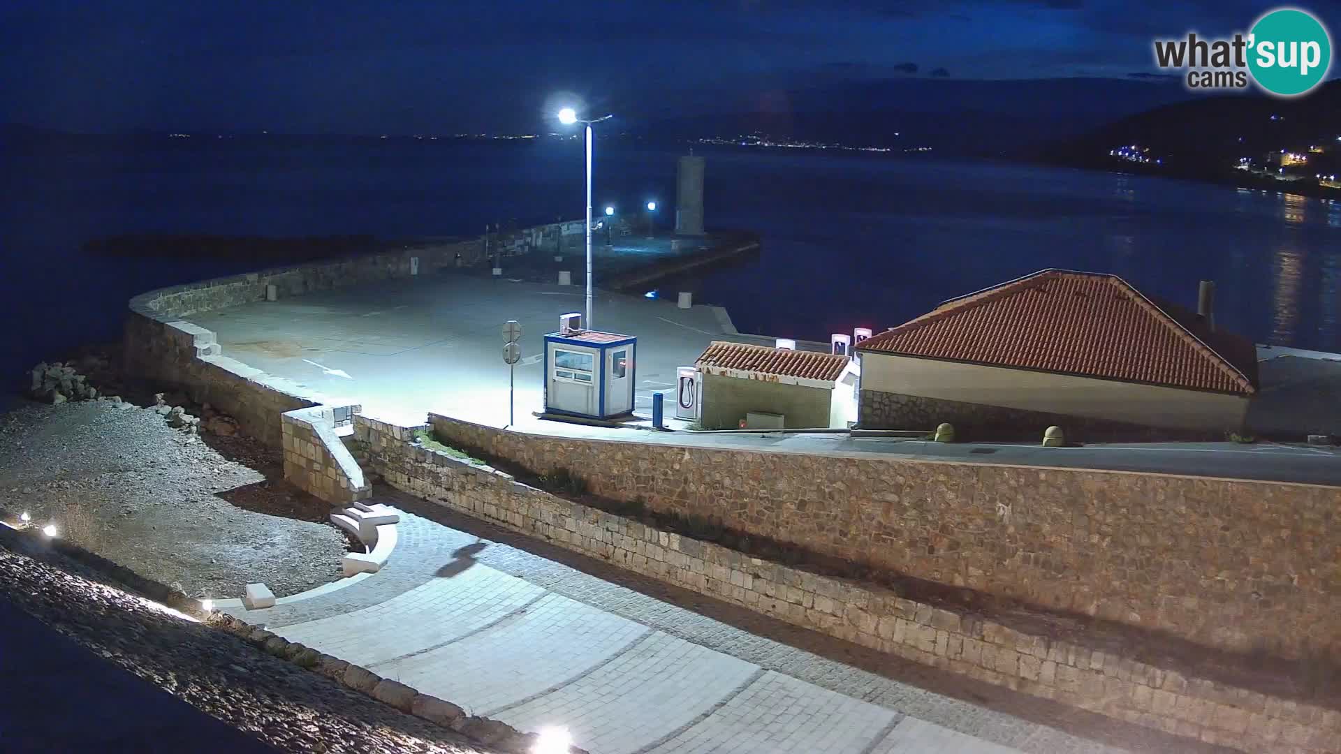 Webcam port de Senj – Vue sur la jetée et le phare