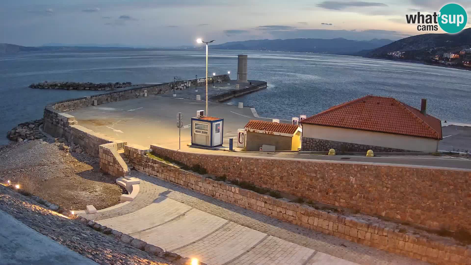 Webcam puerto de Senj – Rompeolas y faro en directo
