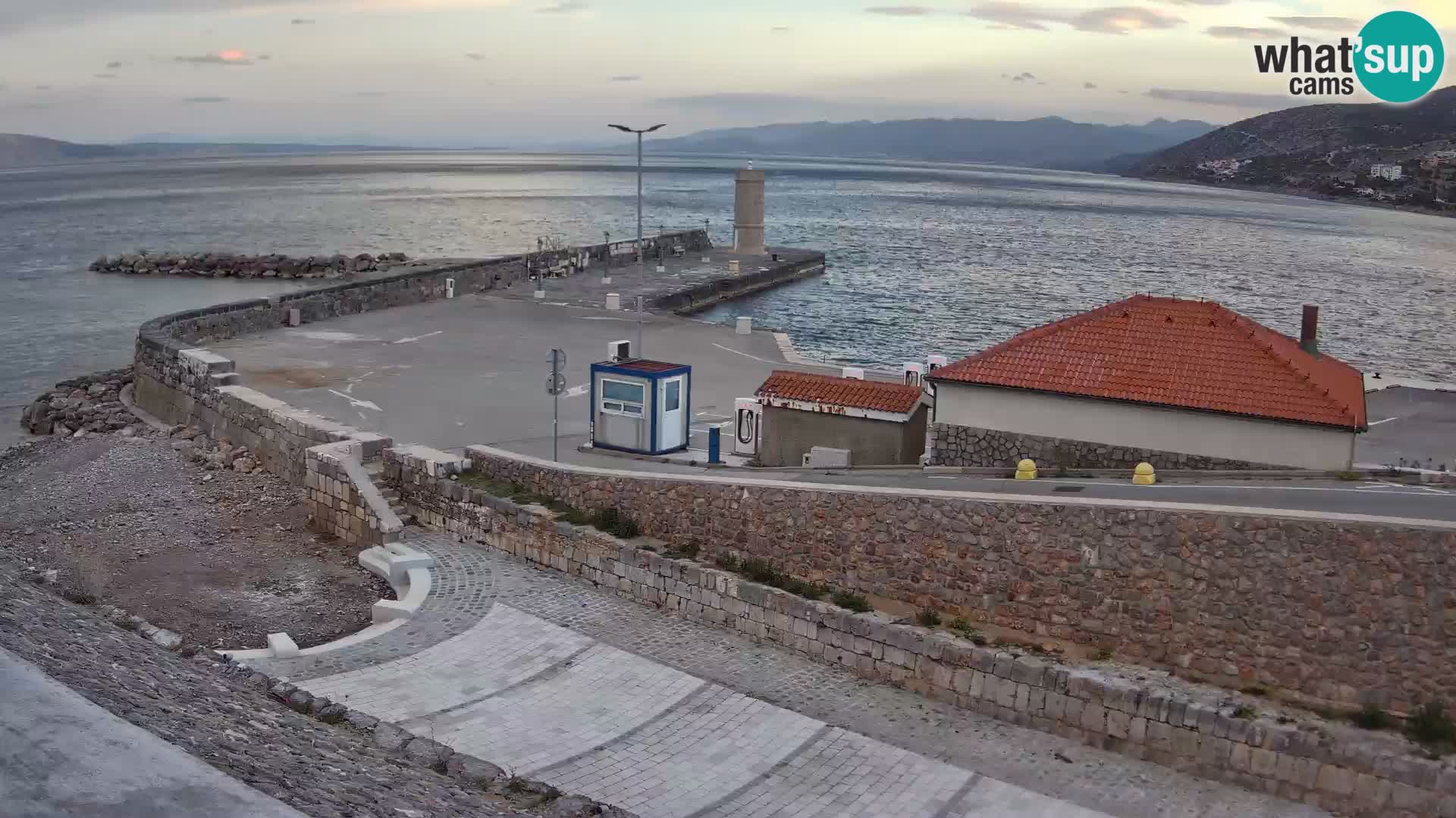 Webcam port de Senj – Vue sur la jetée et le phare