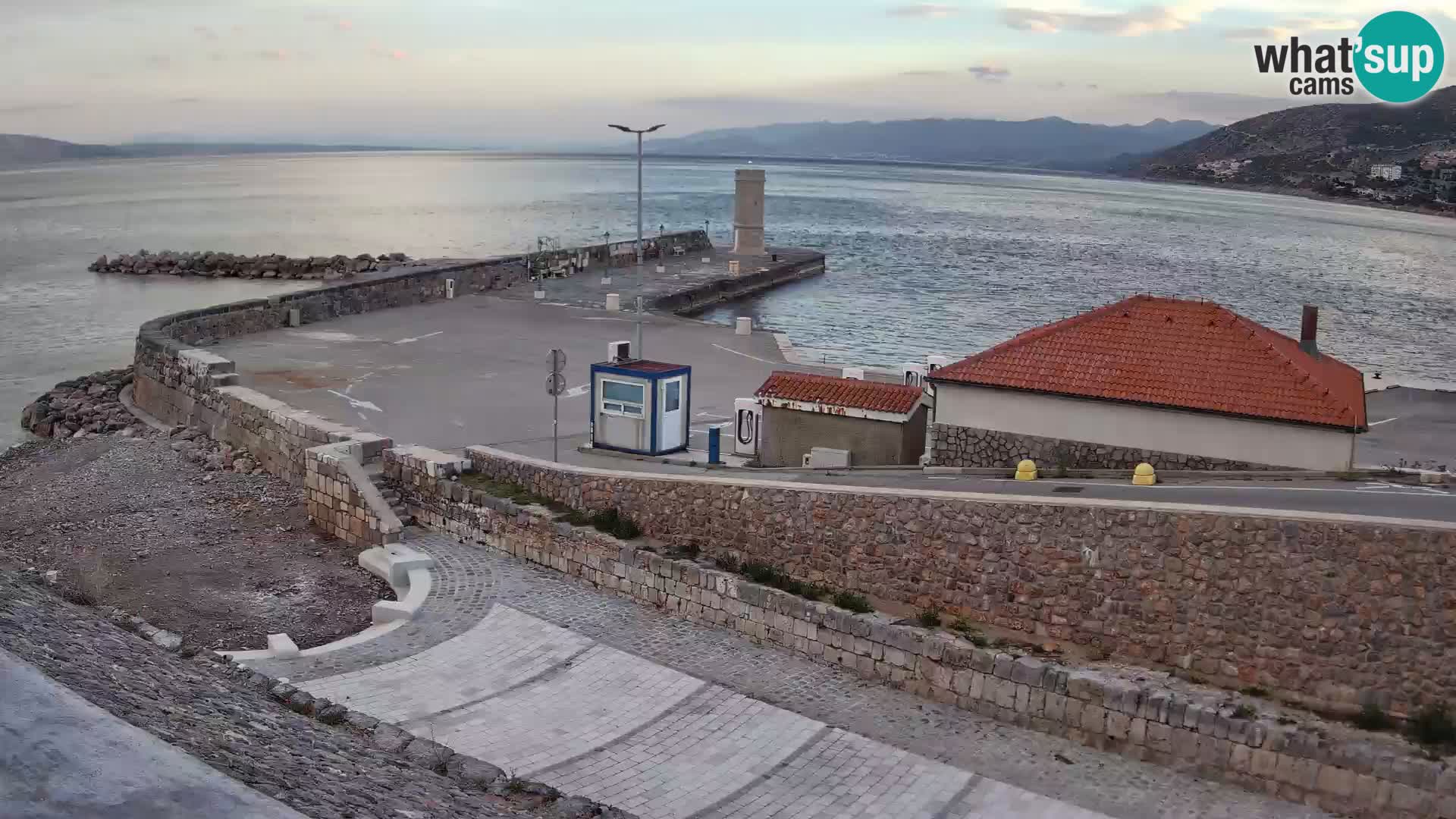 Webcam puerto de Senj – Rompeolas y faro en directo