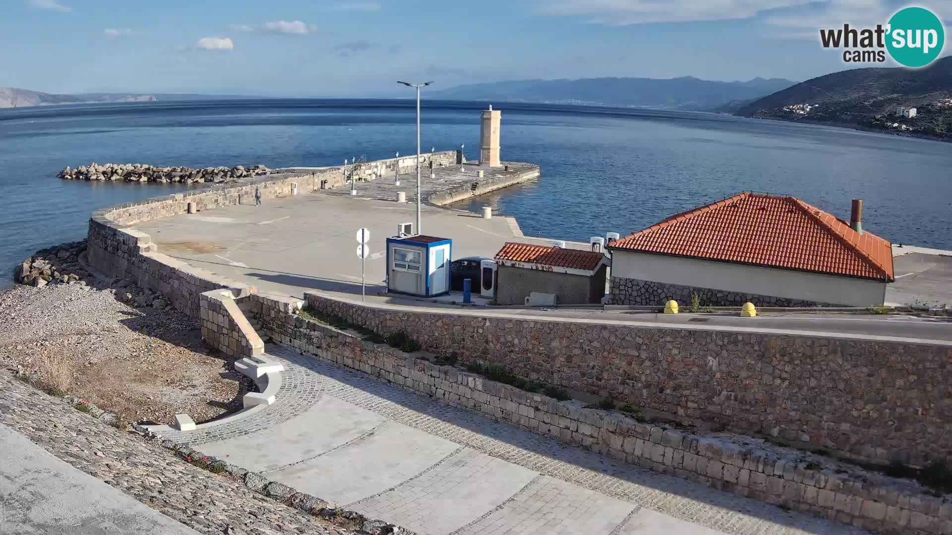 Webcam port de Senj – Vue sur la jetée et le phare