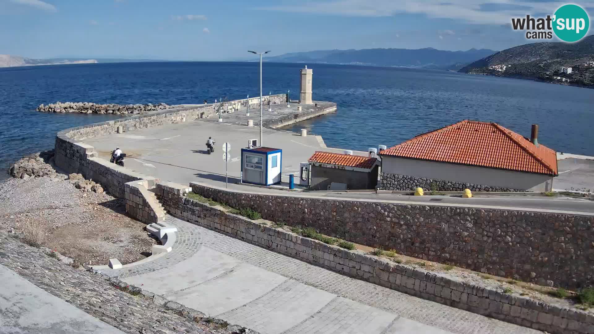 Webcam port de Senj – Vue sur la jetée et le phare