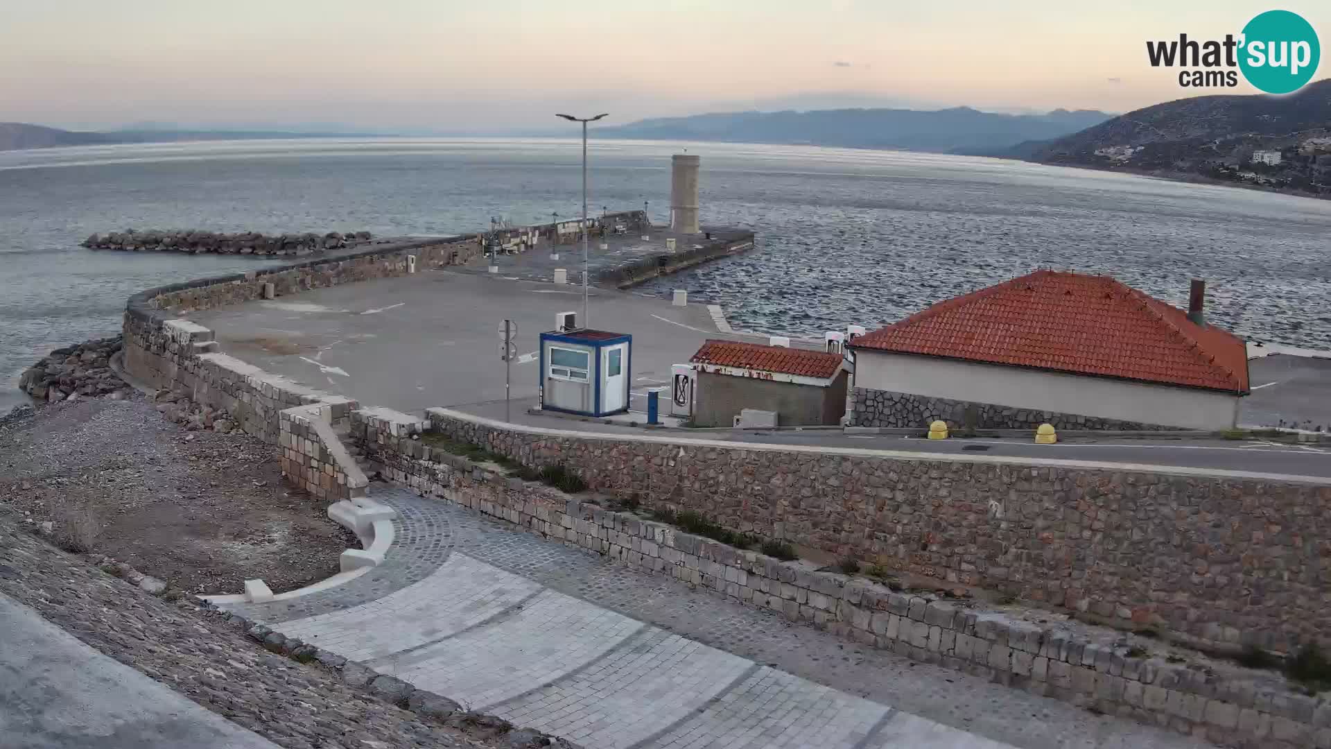 Webcam Porto di Segna – Frangiflutti e Faro in diretta