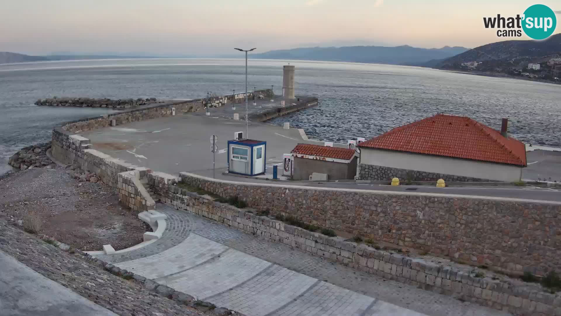 Web kamera Senj luka – Lukobran i svjetionik uživo