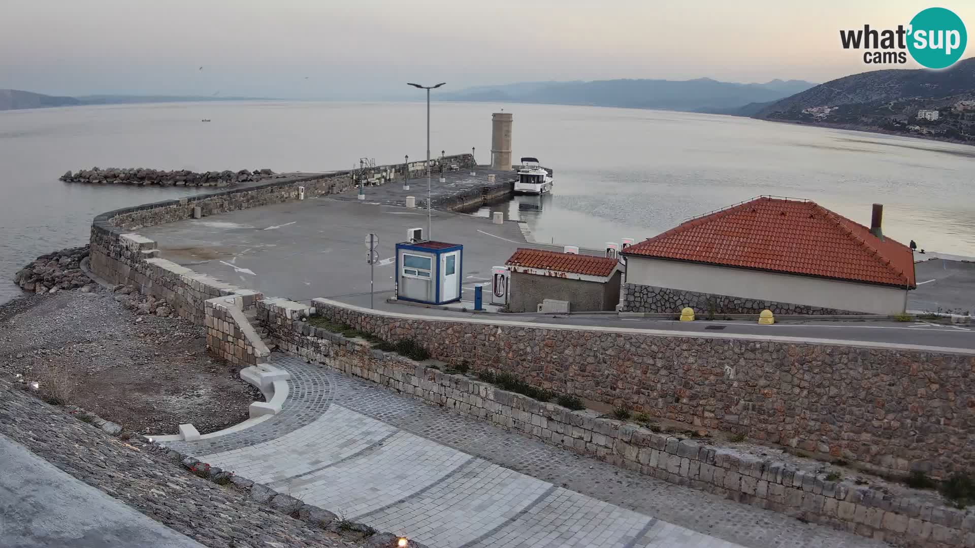 Webcam puerto de Senj – Rompeolas y faro en directo