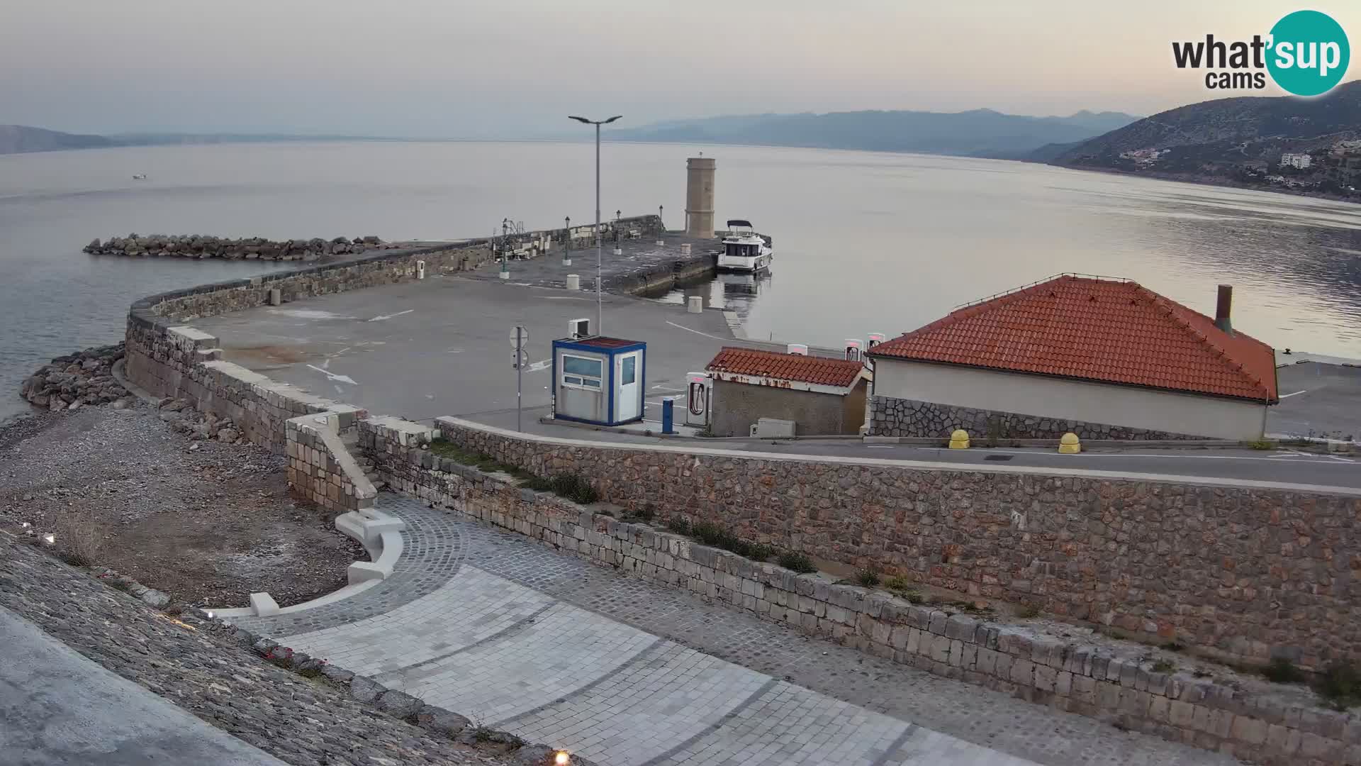 Senj Hafen Webcam – Wellenbrecher & Leuchtturm Liveblick