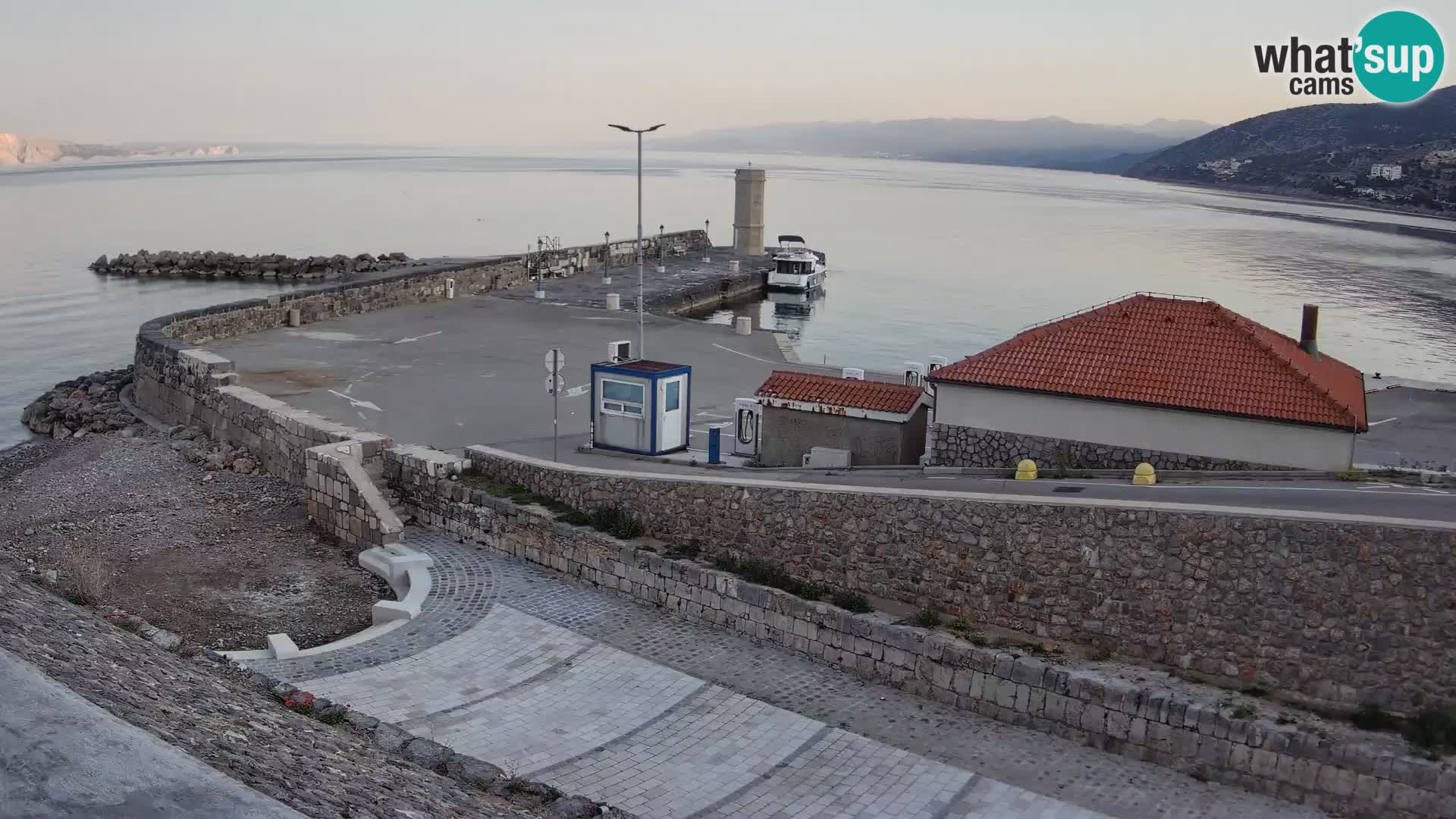 Senj Hafen Webcam – Wellenbrecher & Leuchtturm Liveblick