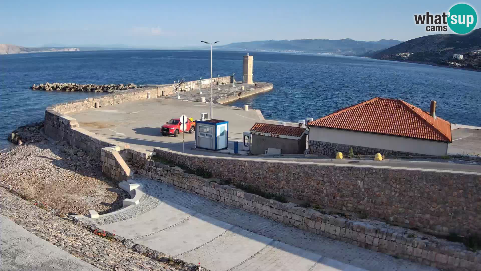 Webcam port de Senj – Vue sur la jetée et le phare